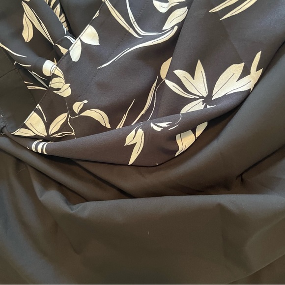 Banana Republic black and white dress handkerchief hem v-neck - Picture 9 of 11
